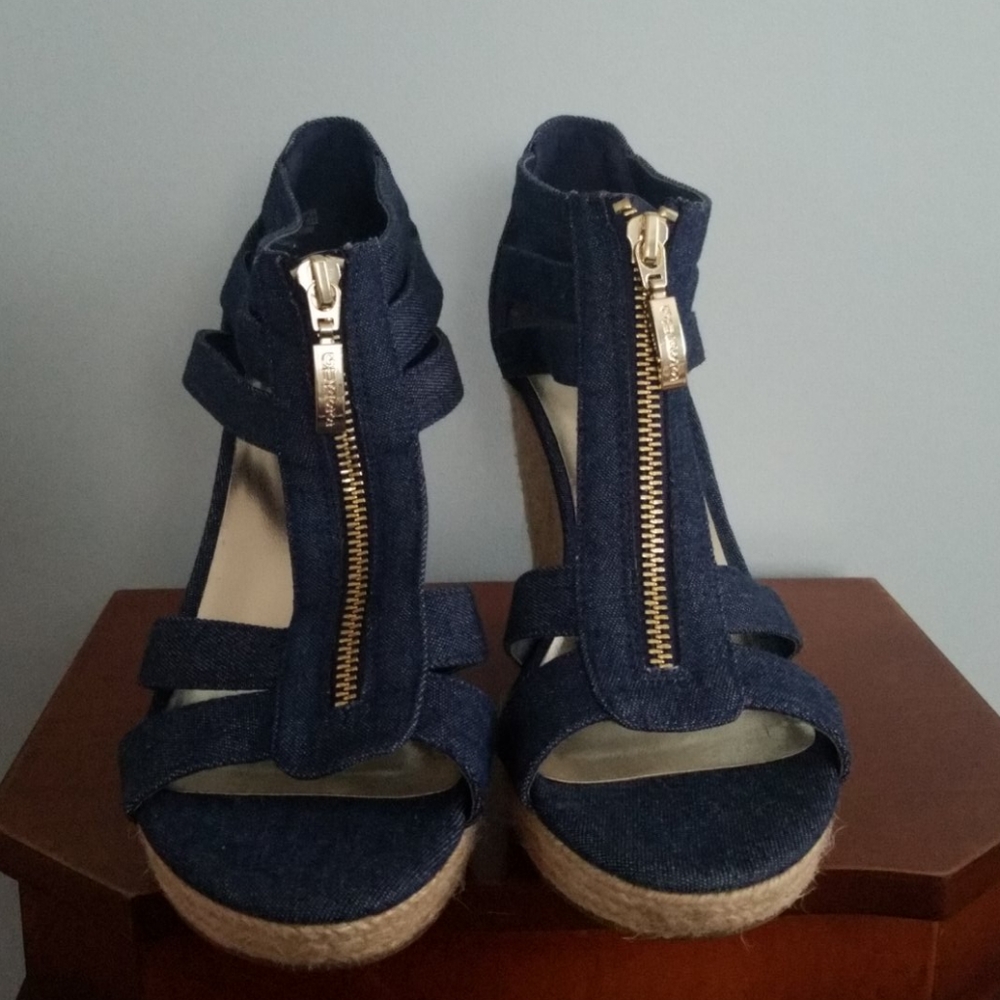 GUESS Platform Sandals